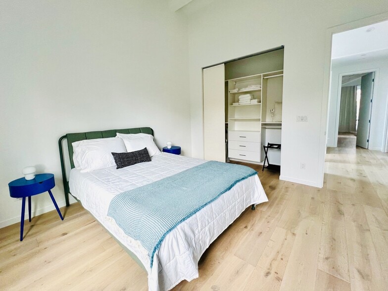 Building Photo - 112 Grandview St