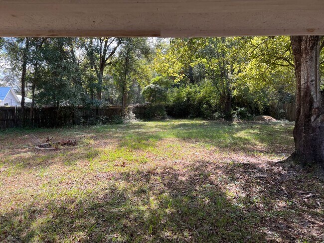 Building Photo - 203 Courtney Pl