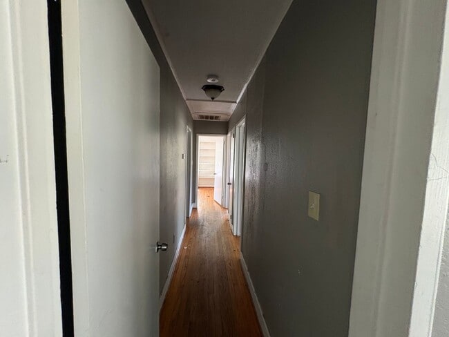 Building Photo - 3 Bedroom 1 Bath House for Rent