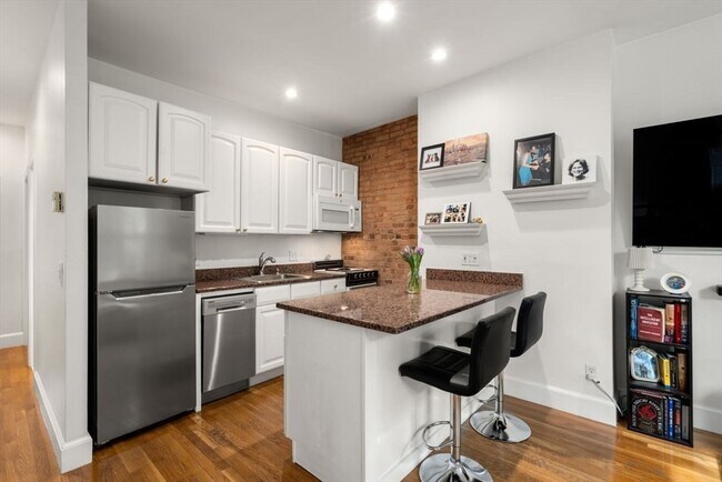 Primary Photo - 20 Concord Square