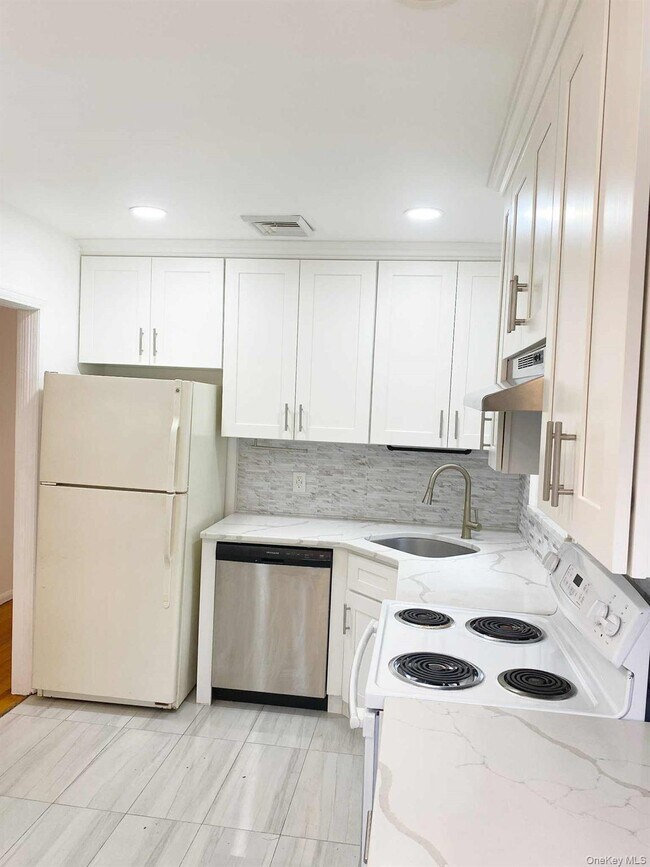 Building Photo - 25 Margaret Dr