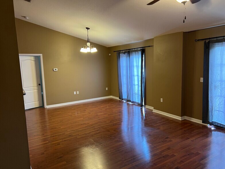 Building Photo - 5723 Kinglethill Dr