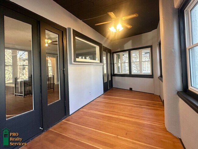 Building Photo - Gorgeous 3 Bedroom Main Level Duplex Unit
