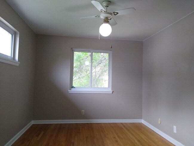 Building Photo - Stunning 4 bedroom 2 bath Virginia Village...