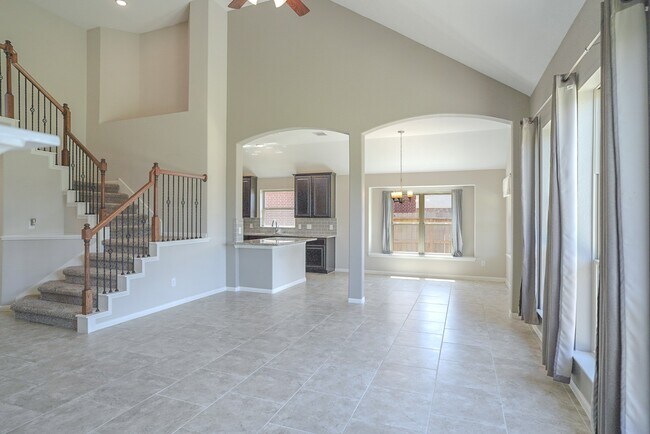 Building Photo - 7818 Lake Commons Dr