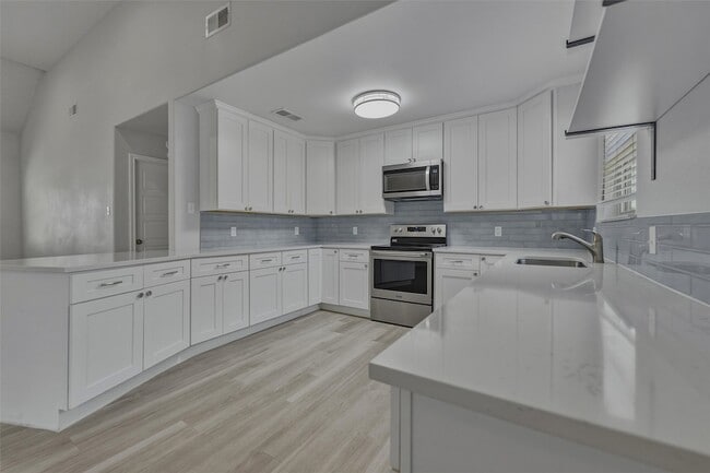 Building Photo - 324 Hillcroft Rd