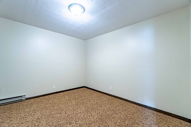 Building Photo - 1515 Golfview