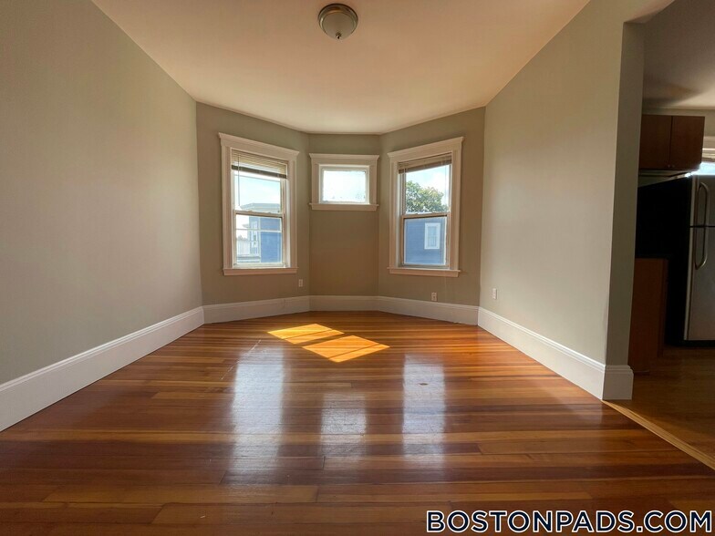 Building Photo - 247 Boston St