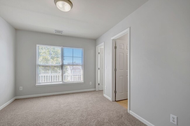 Building Photo - Beautiful Townhome in Antioch
