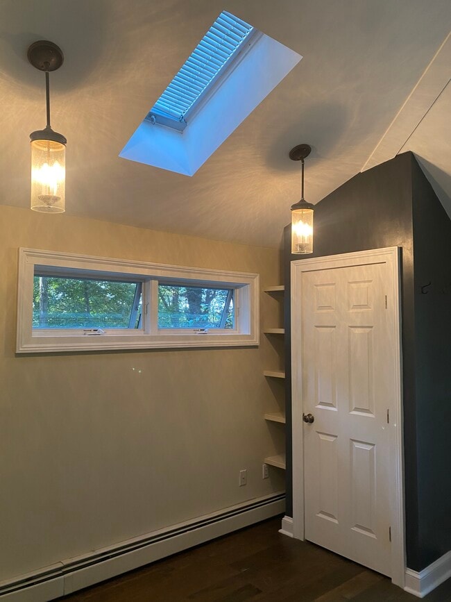 Building Photo - 12 Milham Rd