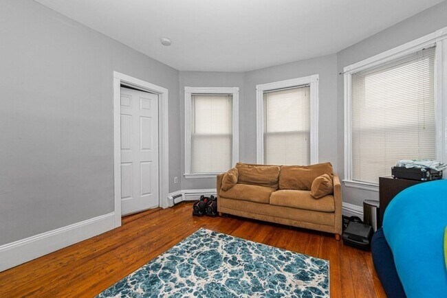 Building Photo - MISSION HILL BEAUTIFUL 4BED / 2BATH AVAILABLE 9/1/2026