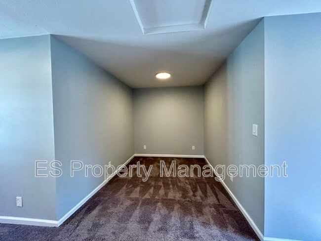 Building Photo - 838 N Temple Ave