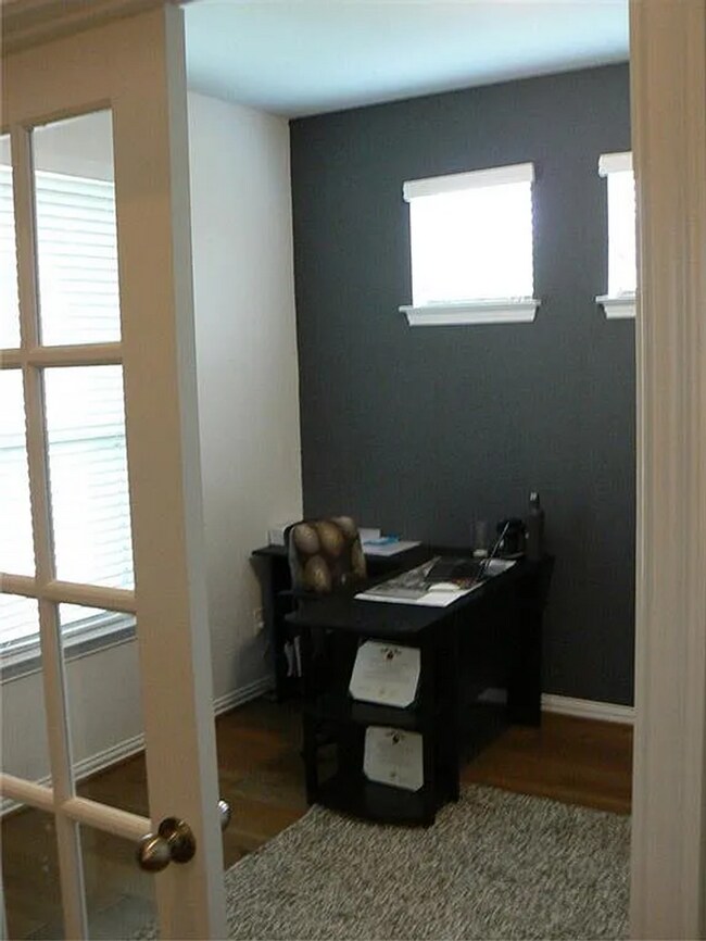 Building Photo - Coming Soon 4BR/2.5BA w/ Fenced Yard + Assigned Parking in Round Rock, TX