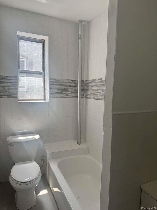 Building Photo - 317 E 96th St