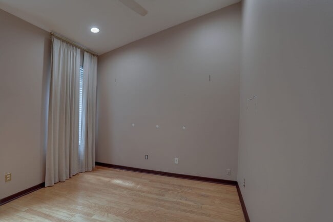 Building Photo - 30 N Lawsona Blvd