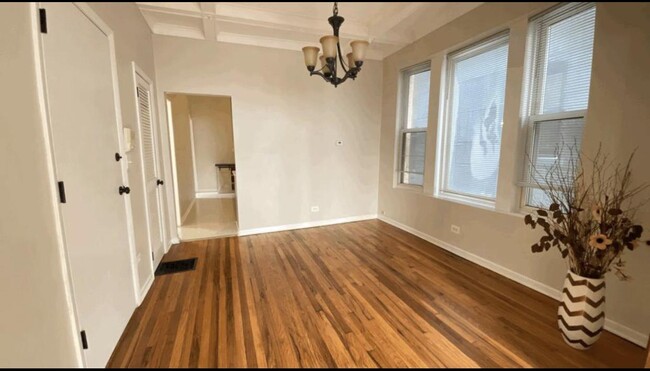 Building Photo - 2 bedroom in Chicago IL 60647