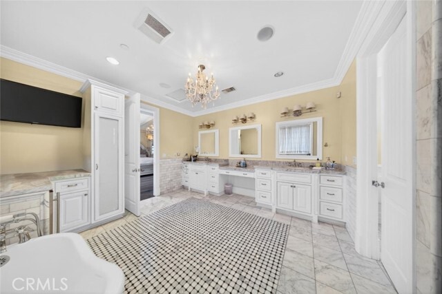 Building Photo - 4533 Farmdale Ave