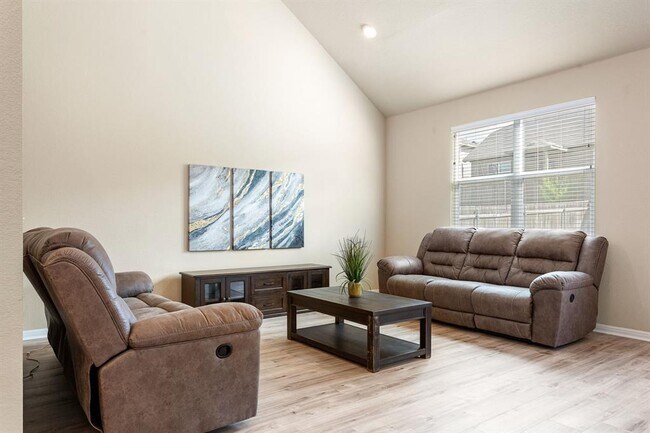 Building Photo - 309 Empress Tree Dr