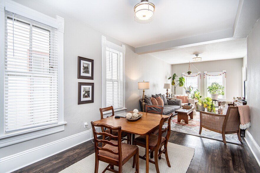 Building Photo - 1014 E Pearson St