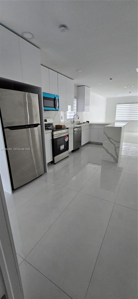 Building Photo - 1284 W 38th Pl