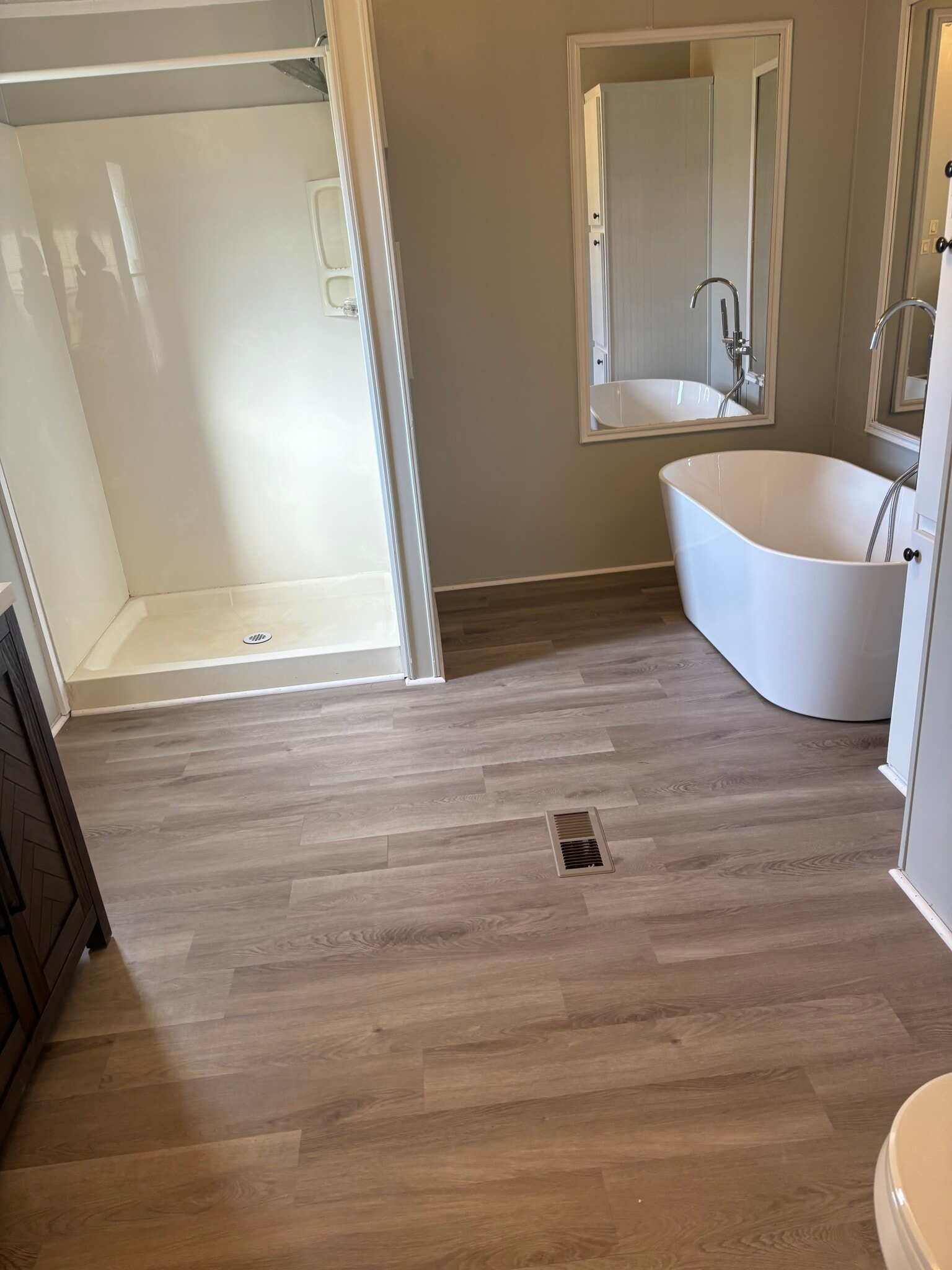 Main Bathroom On Suite - 102 Nina Cir