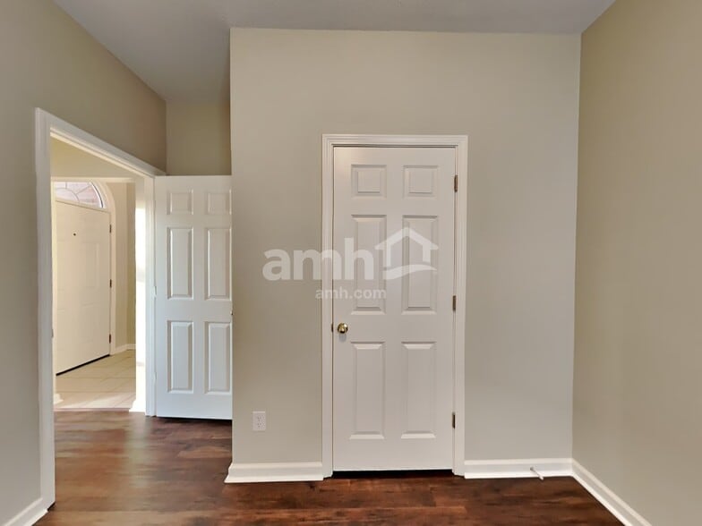 Building Photo - 9141 Chastain Pl
