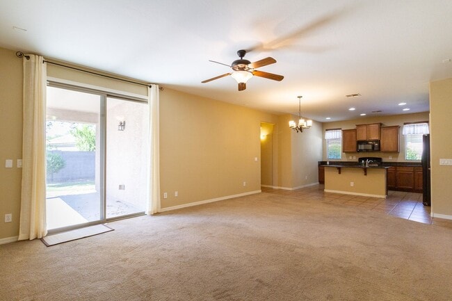 Building Photo - Fantastic single story, split floor plan h...