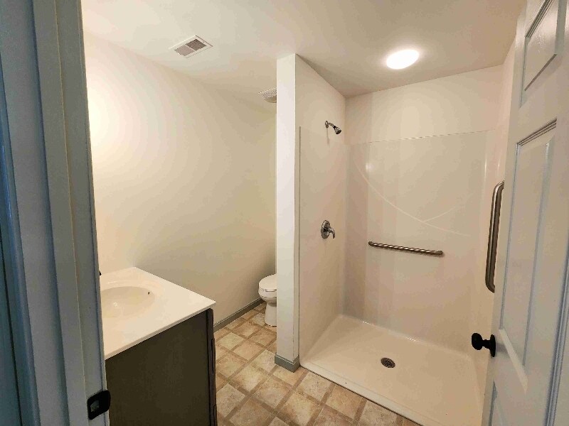 Building Photo - 19 Thruway Dr
