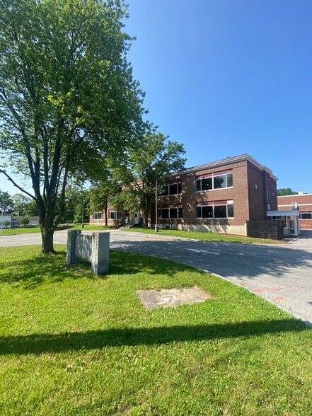 Building Photo - 127 Lake St