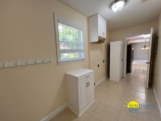 Building Photo - Spacious 3-Bedroom Retreat with New Kitchen Appliances!