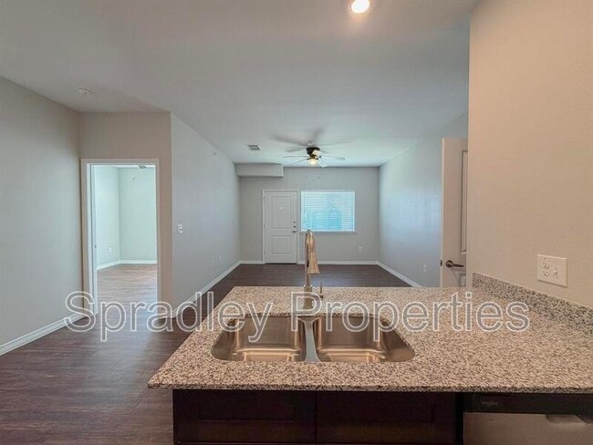 Building Photo - 1124 W Ave O