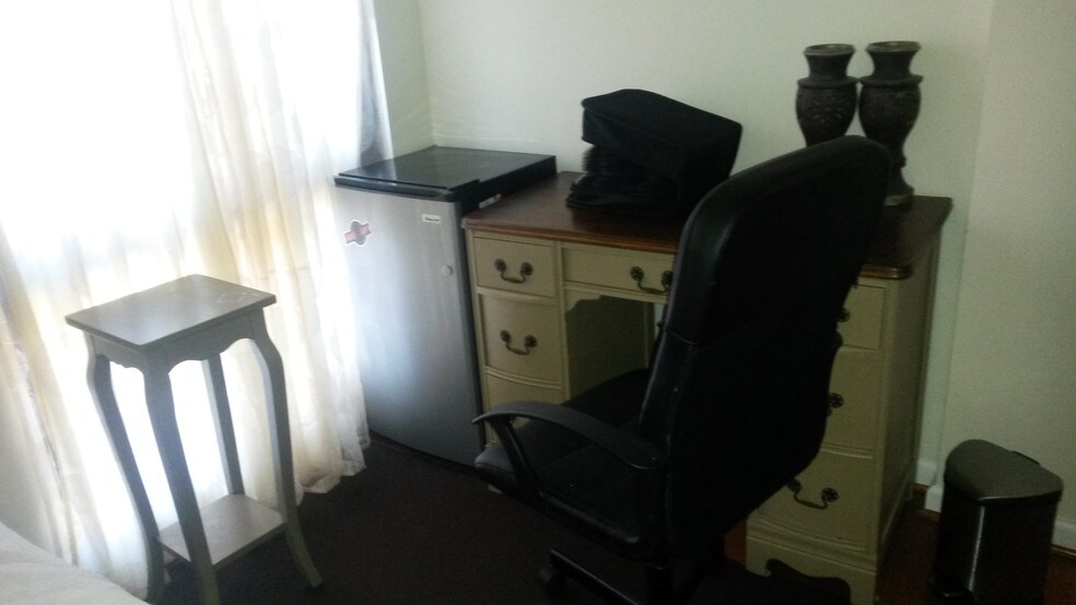 xtra room minifridge - 12702 Veirs Mill Rd