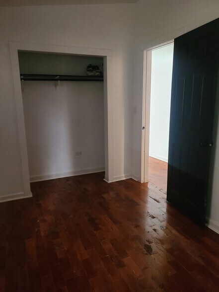 Building Photo - 1751 W 21st Pl