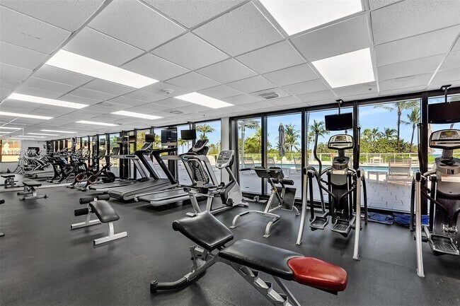 Building Photo - 10185 Collins Ave