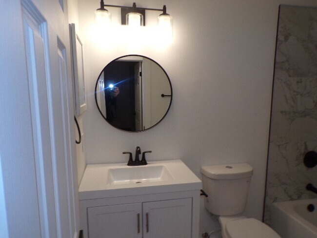 Building Photo - Remodeled Condo Located In Woodlake Villas