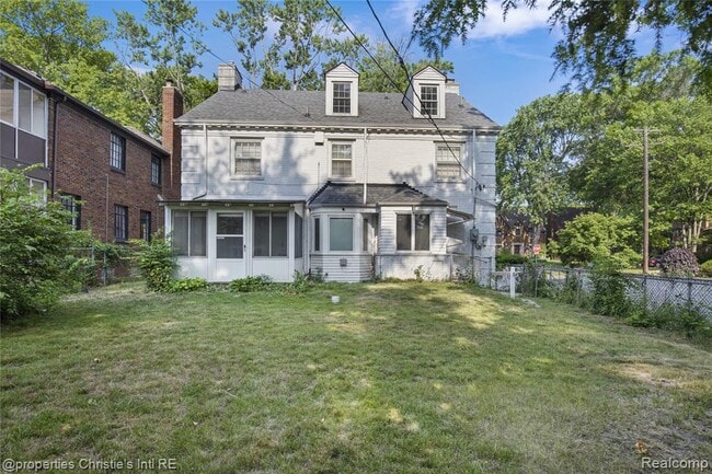 Building Photo - 18694 Oak Dr