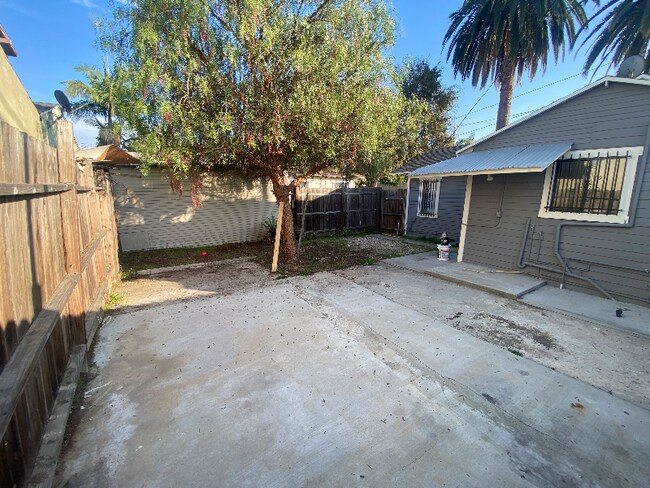 Building Photo - 725 S Osage Ave