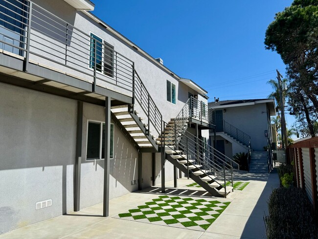 Primary Photo - Luxury 2BD Wilson Court! AC! PARKING! Livi...