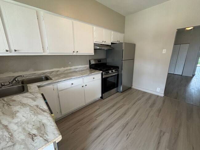 Building Photo - Remodeled Home in Dormont!