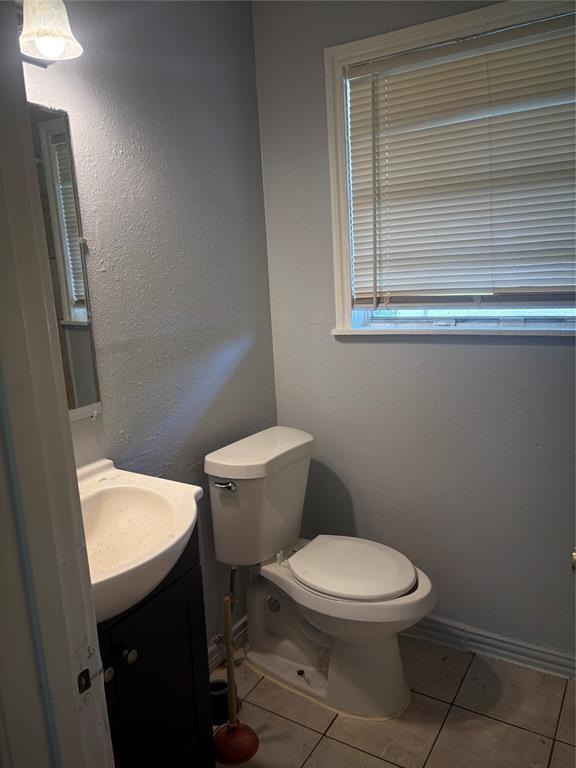 Building Photo - 6139 Ridgeway Dr