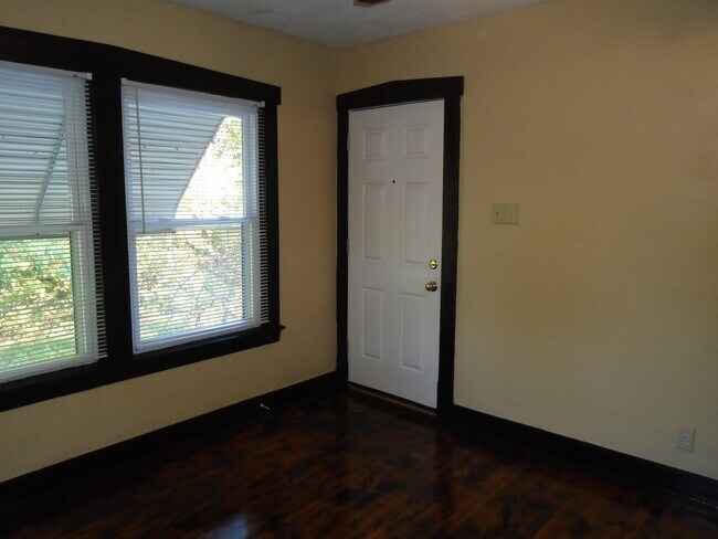 Building Photo - 100 N 33rd St