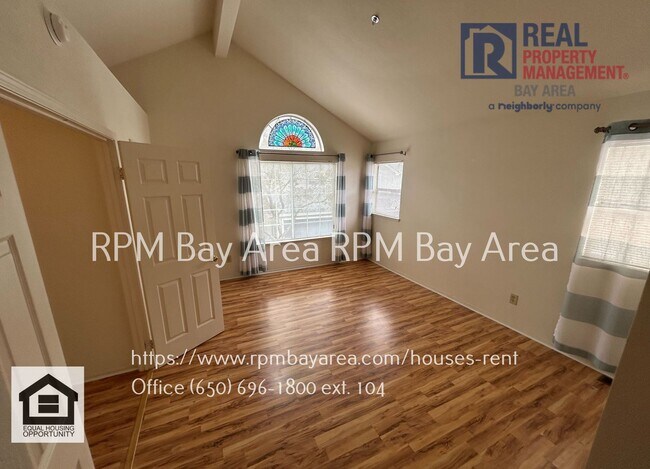Building Photo - Bright and Airy 2BD 2.5 BTH Townhouse in Daly City