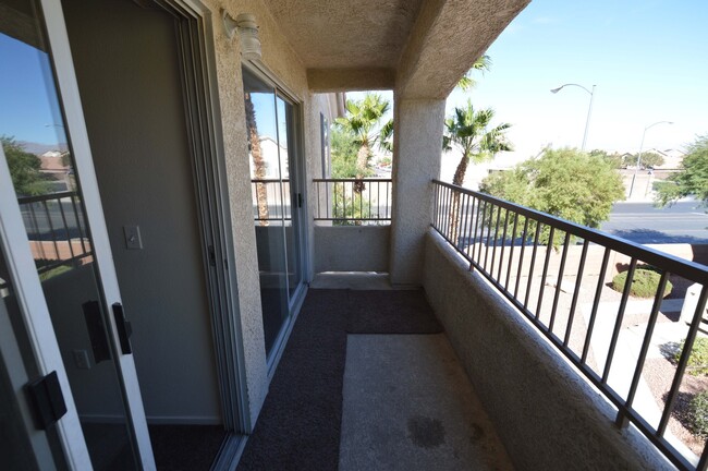 Building Photo - 2nd Floor Condo in a Gated Northeast Commu...