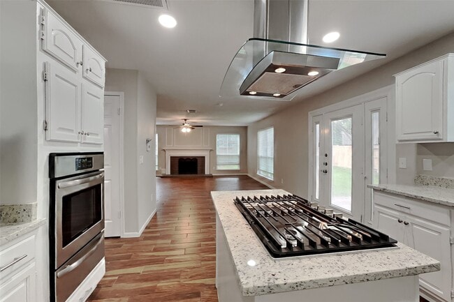 Building Photo - 16811 Country Bridge Rd
