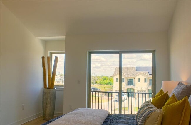 Building Photo - 300 Tesla Cir