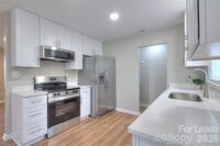 Building Photo - 700 Sharon Dr