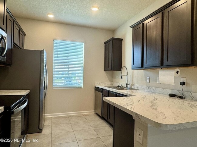 Building Photo - 3992 Vlg Vw Ln