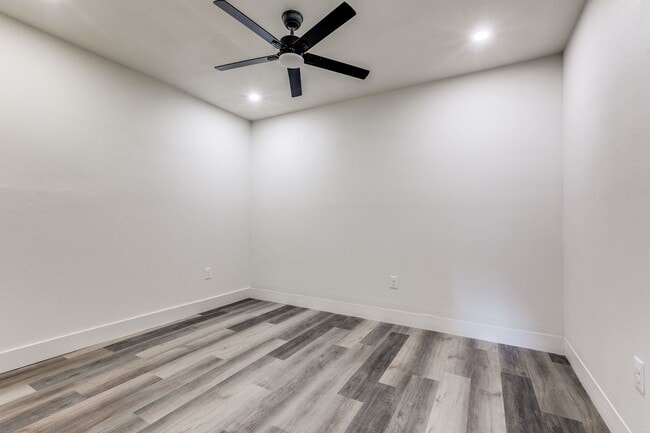 Building Photo - RENOVATED 4-BEDROOM IN SOUTH SAN ANTONIO