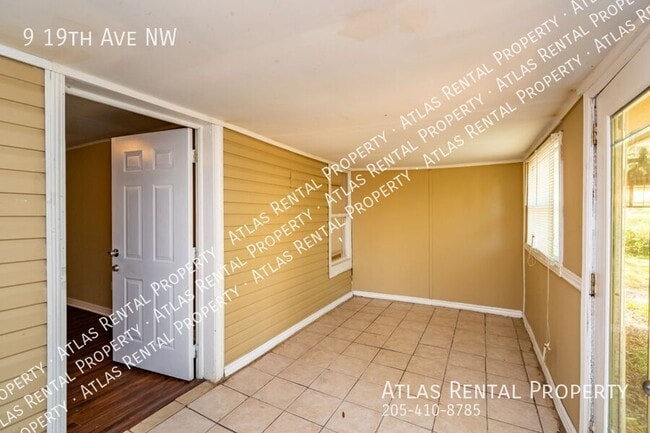 Building Photo - 9 19th Ave NW