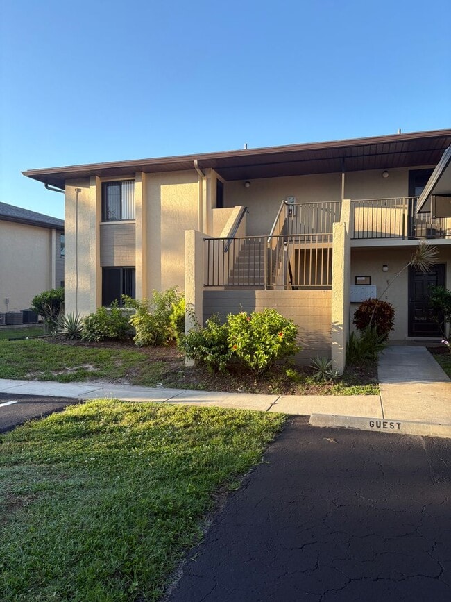 Building Photo - 4008 Oakview Dr
